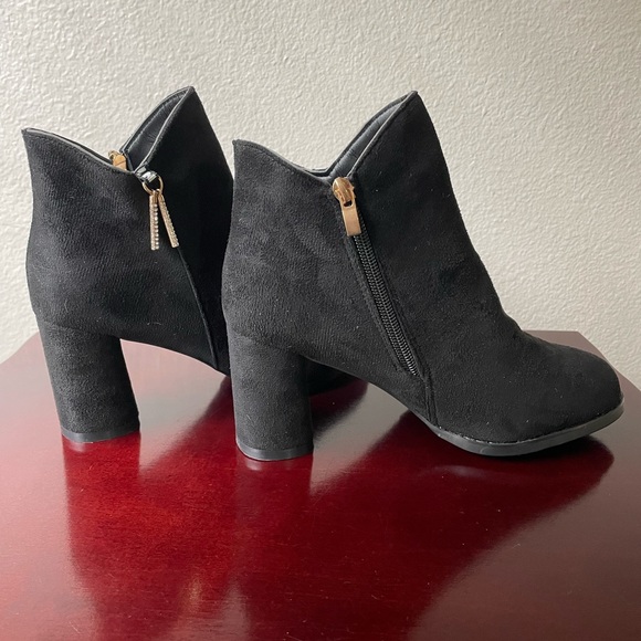 *Never Worn* boutique black boots - Picture 3 of 6